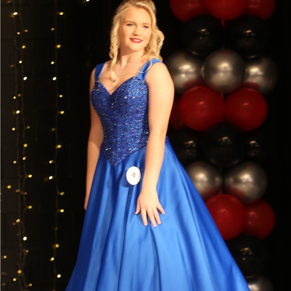 Elegant Blue Evening Gown